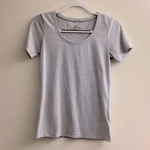 Nike Dri-FIT Women’s Short-Sleeve T-Shirt Light Gray Size X-Small EUC